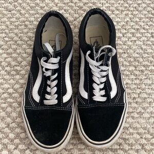 Chunky black and white vans, just needs some cleaning on the white part